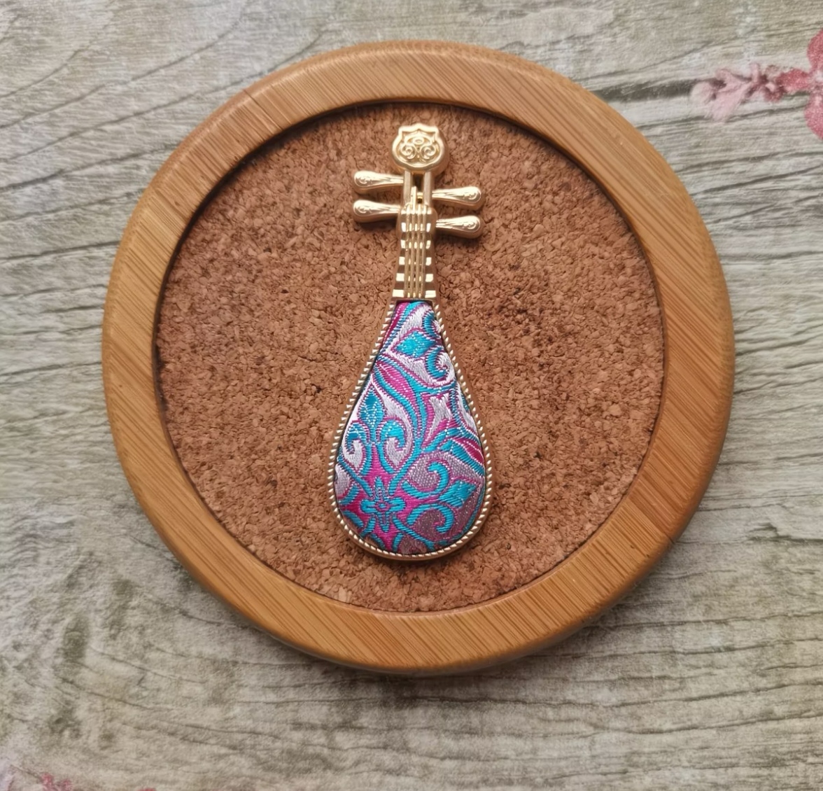Songjin brocade pipa refrigerator magnet with blue and purple scroll patterns, intangible heritage Chinese-style magnetic fridge magnet, ideal Chinese collectible souvenir and gift.