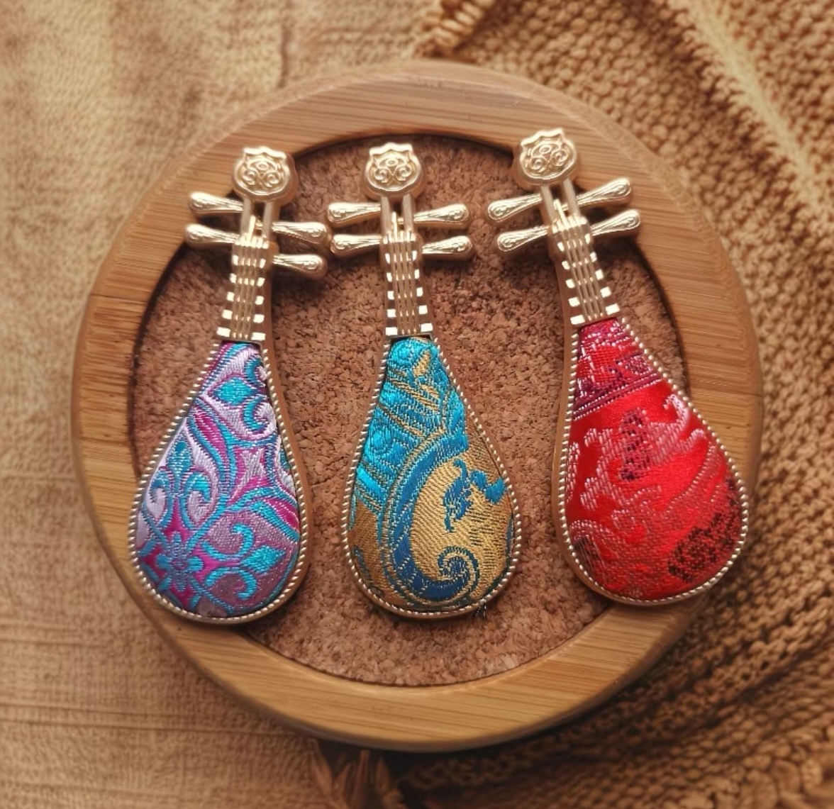 Songjin brocade pipa refrigerator magnet, traditional Chinese musical instrument cultural souvenir fridge magnet