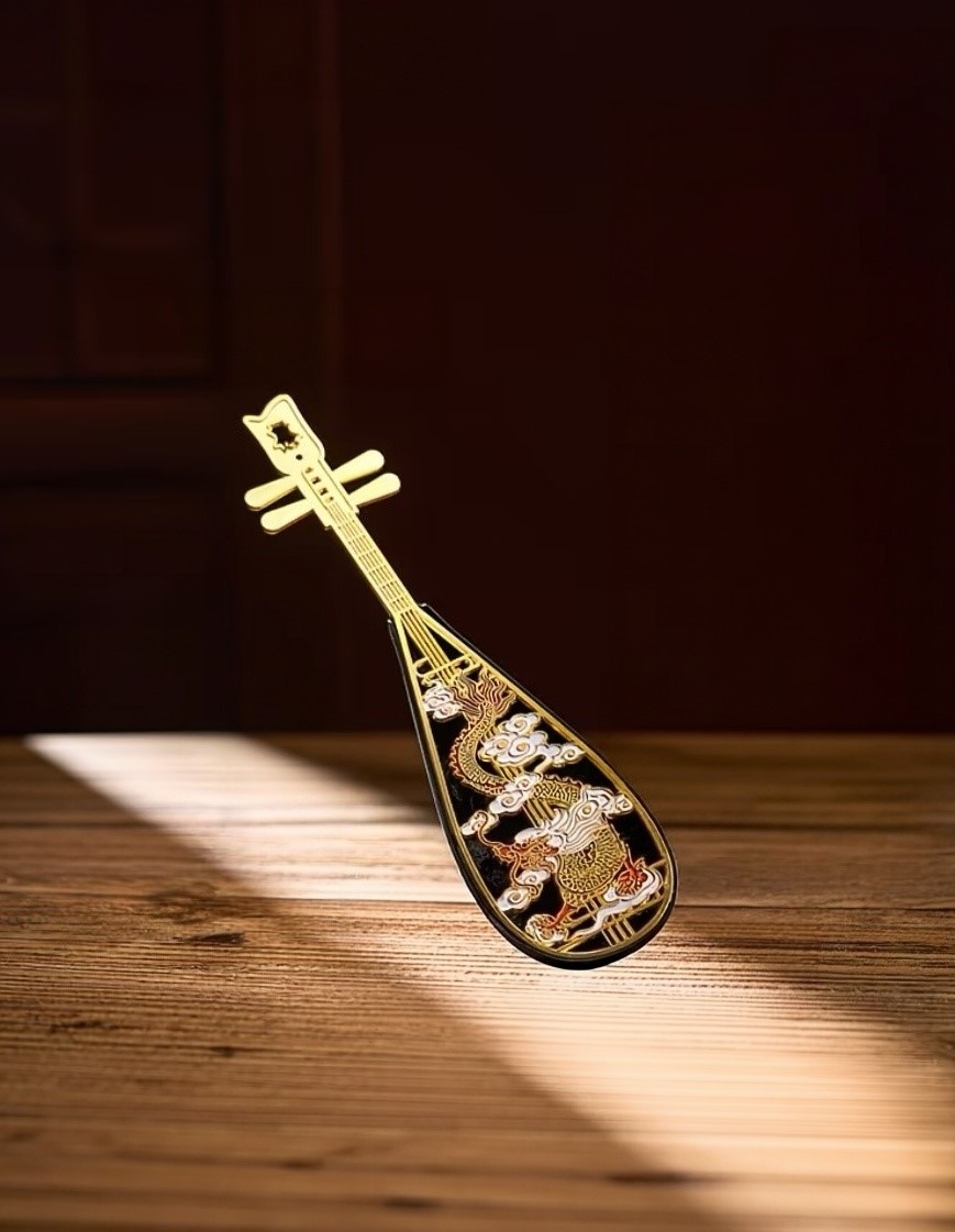 Pipa‑shaped alloy incense burner with dragon‑riding‑clouds hollow‑out motif, Chinese traditional censer for teahouse home decor, oriental culture art craft ornament