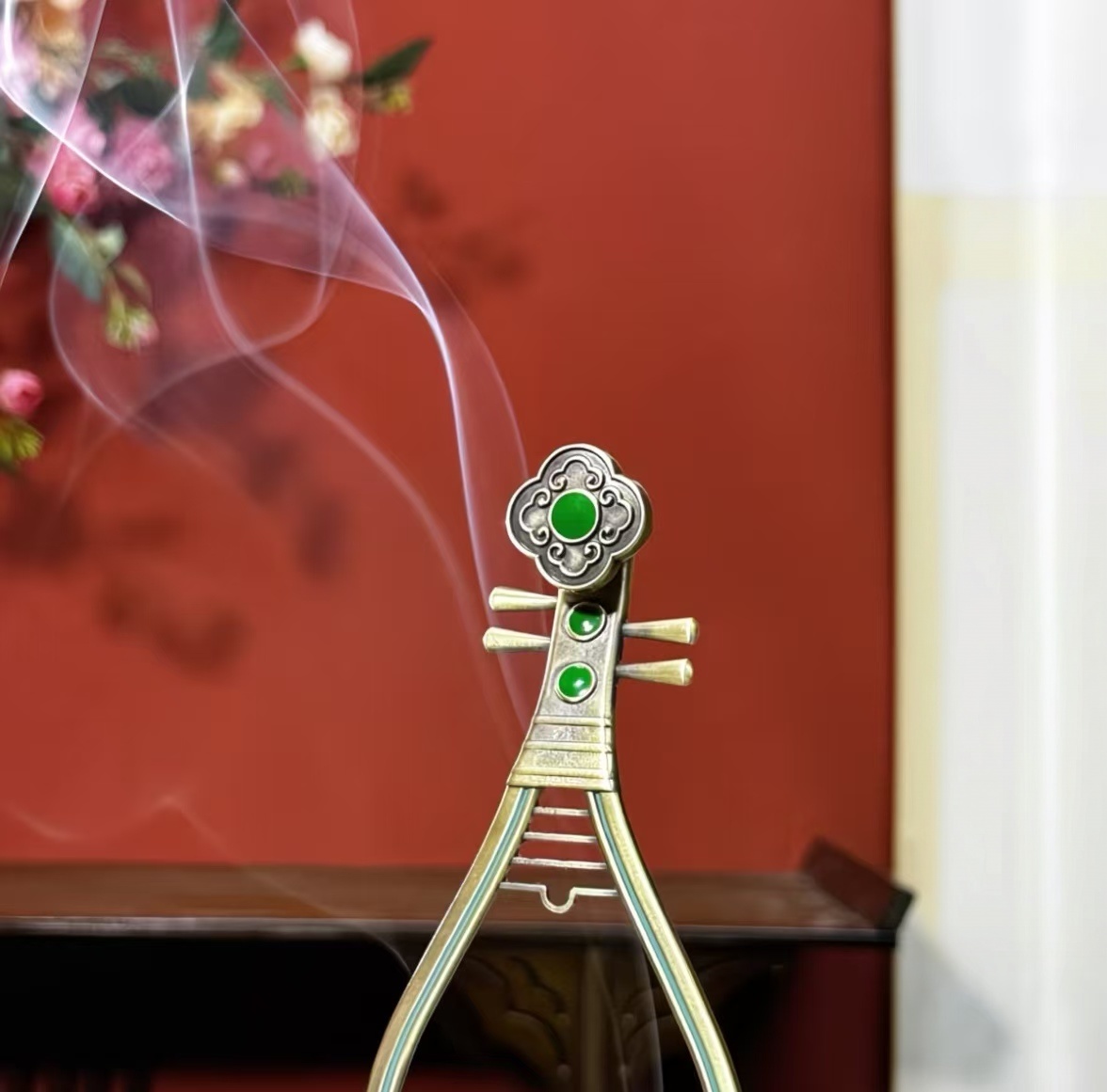 Pipa‑Shaped Hanging Incense Burner, Alloy Chinese Traditional Musical Instrument Censer for Home Tea Room Decor - Image 5