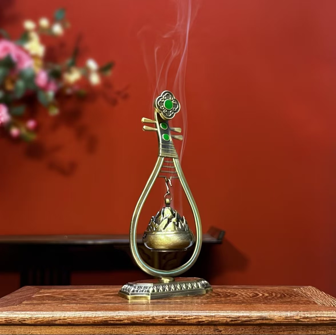 Pipa‑Shaped Hanging Incense Burner, Alloy Chinese Traditional Musical Instrument Censer for Home Tea Room Decor - Image 2