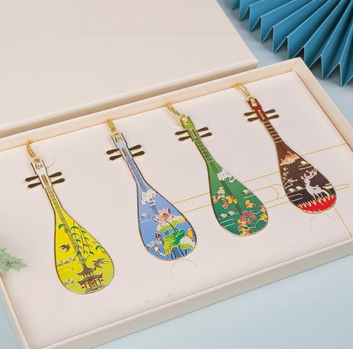 Pipa‑shaped metal bookmark set with tassels, Chinese scenic pattern cultural reading souvenir