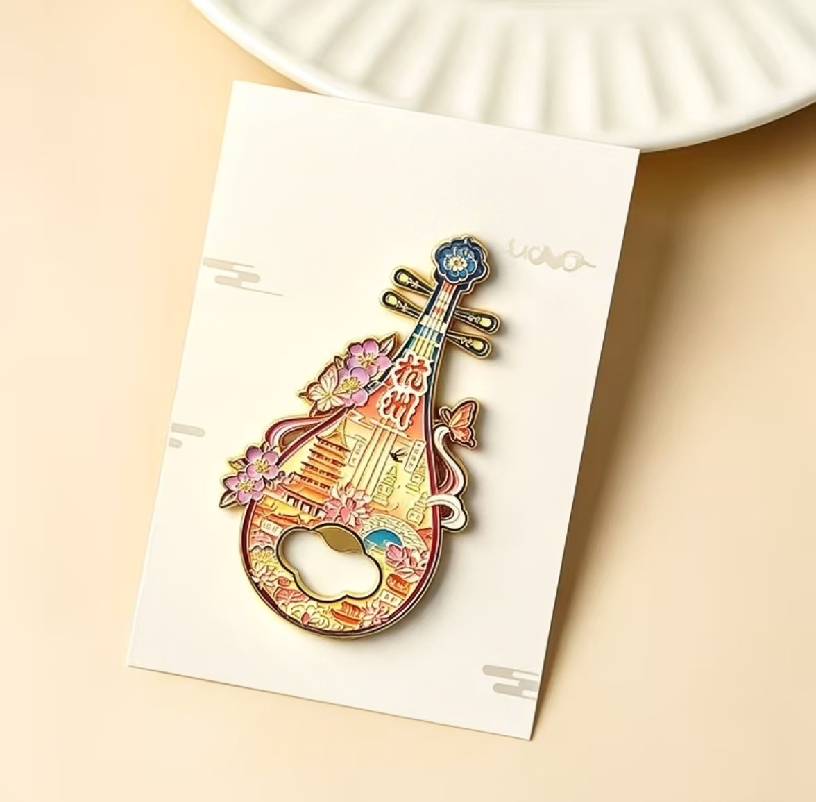 Metal bottle opener refrigerator magnet in pipa shape, decorated with scenery patterns of Hangzhou West Lake, Leifeng Pagoda, Broken Bridge and other iconic attractions. Ideal tourist souvenir and traditional Chinese cultural gift.
